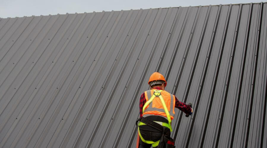 Professional gutter cleaning in Derry, NM